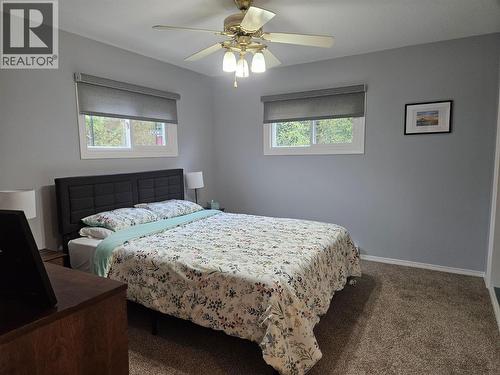301 5Th Street Nw, Nakusp, BC - Indoor Photo Showing Bedroom