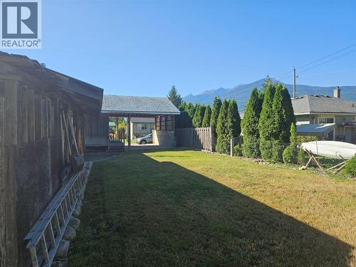 301 5Th Street Nw, Nakusp, BC - Outdoor