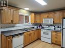301 5Th Street Nw, Nakusp, BC  - Indoor Photo Showing Kitchen With Double Sink 