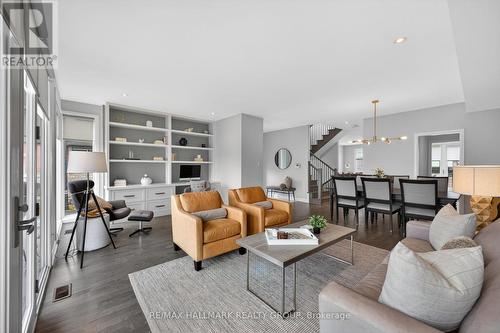 30 Telmon Street, Ottawa, ON - Indoor Photo Showing Living Room