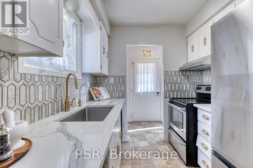 231 Heritage Drive, Kitchener, ON - Indoor Photo Showing Kitchen With Upgraded Kitchen
