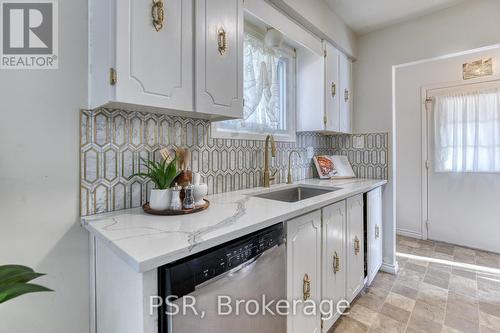 231 Heritage Drive, Kitchener, ON - Indoor Photo Showing Kitchen