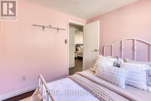 231 Heritage Drive, Kitchener, ON - Indoor Photo Showing Bedroom