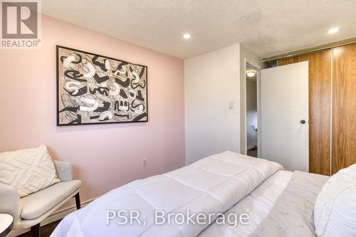 231 Heritage Drive, Kitchener, ON - Indoor Photo Showing Bedroom