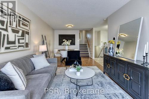 231 Heritage Drive, Kitchener, ON - Indoor Photo Showing Living Room