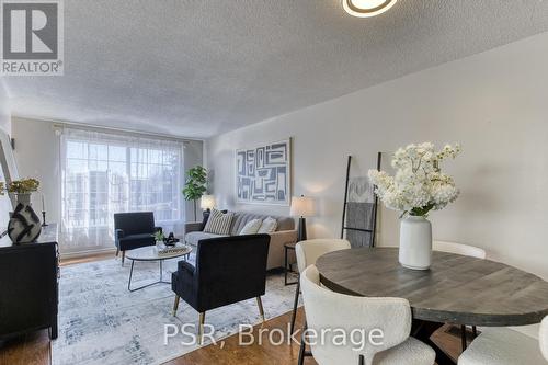 231 Heritage Drive, Kitchener, ON - Indoor Photo Showing Living Room