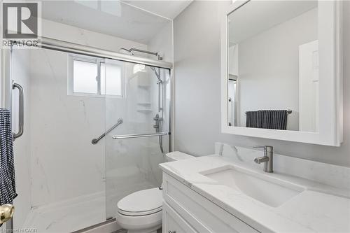 80 Luscombe Street, Hamilton, ON - Indoor Photo Showing Bathroom