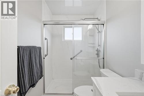 80 Luscombe Street, Hamilton, ON - Indoor Photo Showing Bathroom