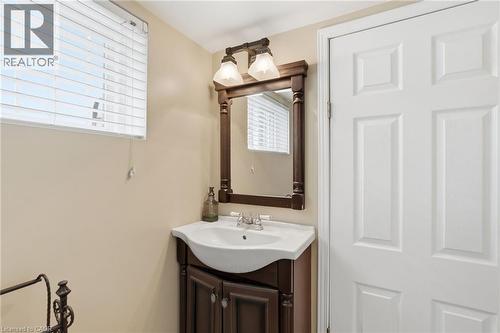 80 Luscombe Street, Hamilton, ON - Indoor Photo Showing Bathroom