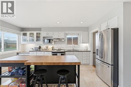 80 Luscombe Street, Hamilton, ON - Indoor Photo Showing Kitchen With Double Sink With Upgraded Kitchen