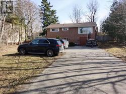 LOWER - 1052 ELGIN STREET Newmarket, ON L3Y 3C1