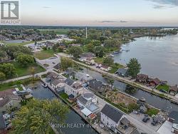 42 WAHNETA AVENUE Lasalle, ON N9J 1T7
