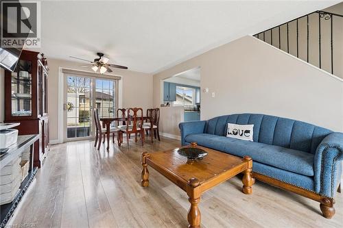 18 Close Avenue, Cambridge, ON - Indoor Photo Showing Living Room