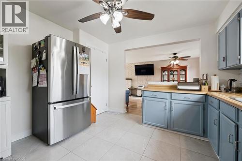 18 Close Avenue, Cambridge, ON - Indoor Photo Showing Kitchen
