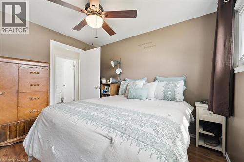 18 Close Avenue, Cambridge, ON - Indoor Photo Showing Bedroom
