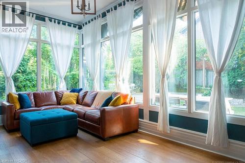 347 Queen Street S, Hamilton, ON - Indoor Photo Showing Living Room