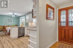 Bright, open entryway - 