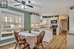 Plenty of space for family gatherings - 