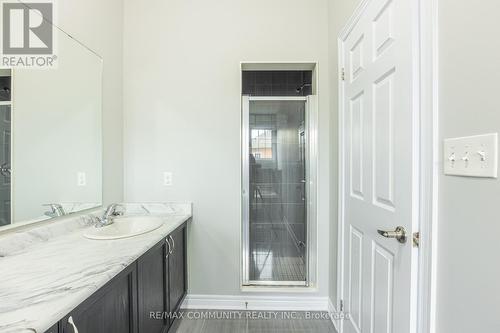 2 Titan Trail, Markham, ON - Indoor Photo Showing Bathroom
