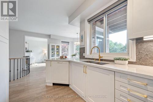 973 Mountview Court, Oshawa (Pinecrest), ON - Indoor Photo Showing Kitchen With Double Sink