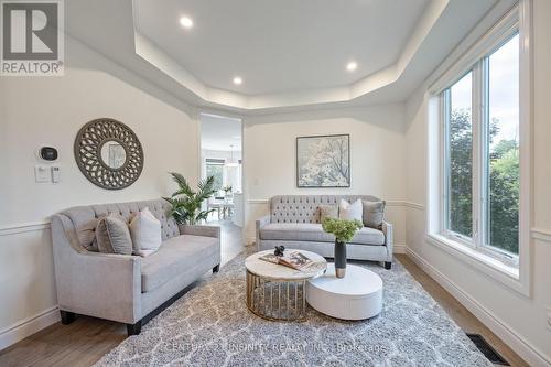 973 Mountview Court, Oshawa (Pinecrest), ON - Indoor Photo Showing Living Room
