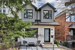 553 DAVISVILLE AVENUE Toronto, ON M4S 1J2