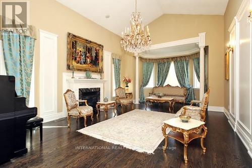 7 Elderwood Drive, Richmond Hill, ON - Indoor Photo Showing Other Room