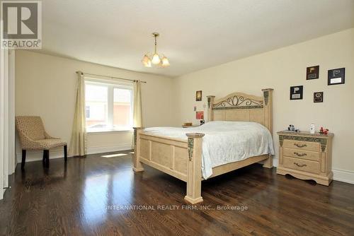 7 Elderwood Drive, Richmond Hill, ON - Indoor Photo Showing Bedroom