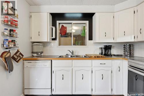 111 Leland Terrace, Saskatoon, SK - Indoor Photo Showing Kitchen With Double Sink