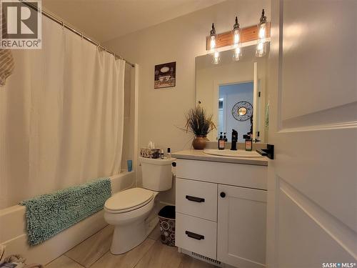 214 1St Avenue W, Maidstone, SK - Indoor Photo Showing Bathroom