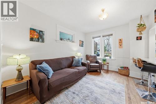 428 6Th Street E, Saskatoon, SK - Indoor Photo Showing Living Room