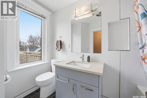 428 6Th Street E, Saskatoon, SK - Indoor Photo Showing Bathroom