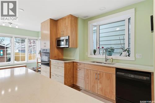 428 6Th Street E, Saskatoon, SK - Indoor Photo Showing Kitchen With Double Sink