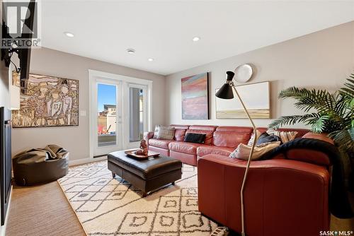 4757 Skinner Crescent, Regina, SK - Indoor Photo Showing Living Room