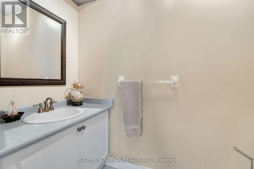 552 Wildgrass Road, Mississauga, ON - Indoor Photo Showing Bathroom