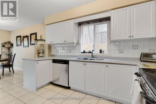 552 Wildgrass Road, Mississauga, ON - Indoor Photo Showing Kitchen With Double Sink