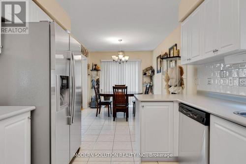 552 Wildgrass Road, Mississauga, ON - Indoor Photo Showing Kitchen