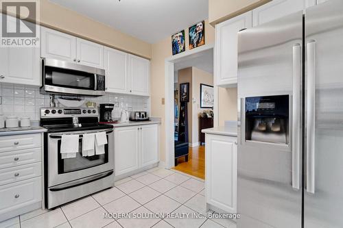 552 Wildgrass Road, Mississauga, ON - Indoor Photo Showing Kitchen