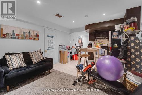 552 Wildgrass Road, Mississauga, ON - Indoor Photo Showing Living Room