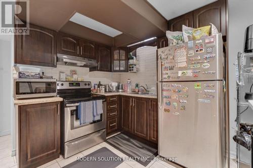 552 Wildgrass Road, Mississauga, ON - Indoor Photo Showing Kitchen