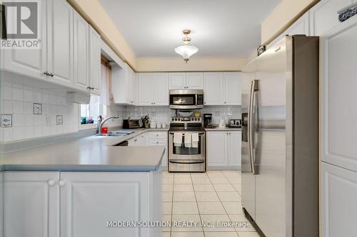 552 Wildgrass Road, Mississauga, ON - Indoor Photo Showing Kitchen With Stainless Steel Kitchen