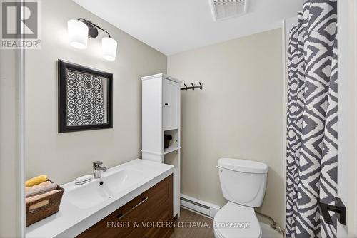 B - 35 Robinson Avenue, Ottawa, ON - Indoor Photo Showing Bathroom