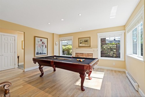 2590 Sinclair Rd, Saanich, BC 