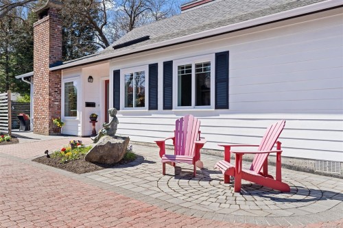 2590 Sinclair Rd, Saanich, BC 