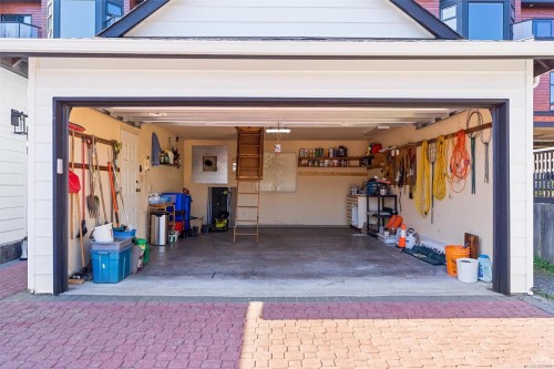 2590 Sinclair Rd, Saanich, BC 