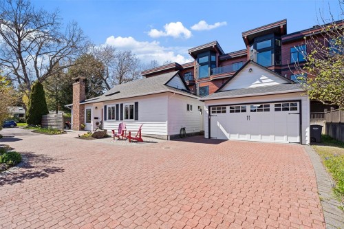2590 Sinclair Rd, Saanich, BC 