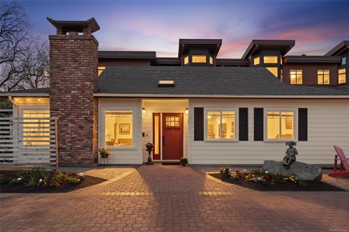 2590 Sinclair Rd, Saanich, BC 