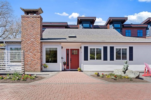 2590 Sinclair Rd, Saanich, BC 
