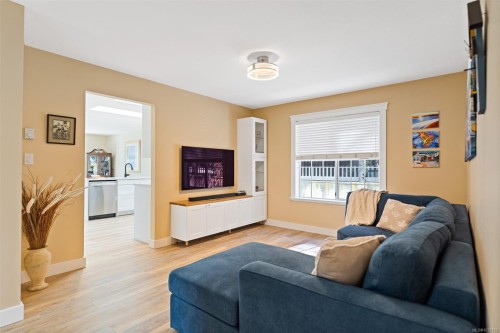 2590 Sinclair Rd, Saanich, BC 