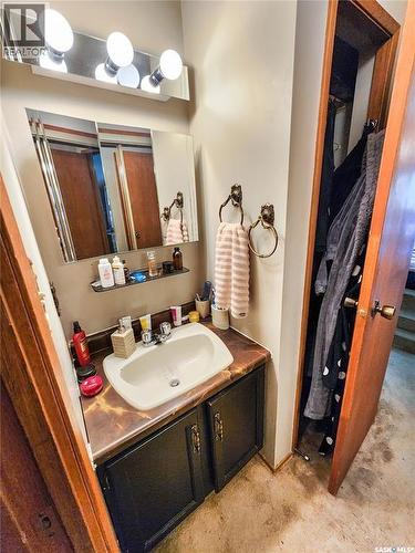 3069 Sherman Drive, Prince Albert, SK - Indoor Photo Showing Bathroom